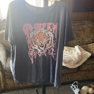 Tiger graphic tee